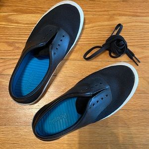 People black sneakers NEW